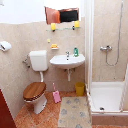 Nette In Mit Offenem Kamin By Interhome Ровинь