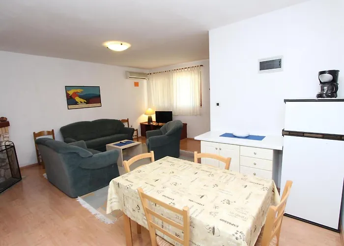Nette In Mit Offenem Kamin By Interhome * Rovinj