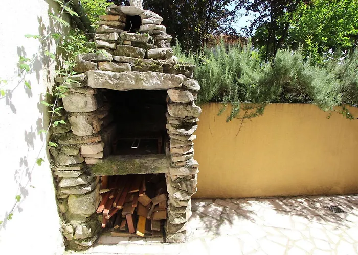 Nette In Mit Offenem Kamin By Interhome *