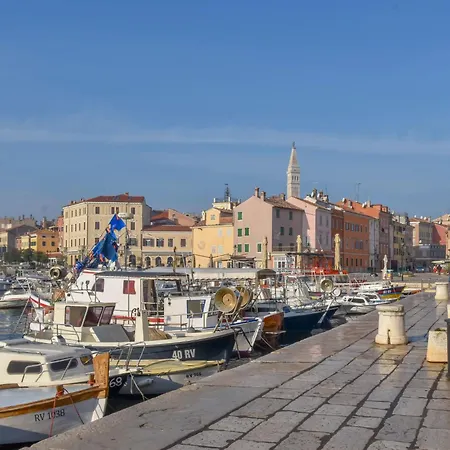 Nette In Mit Offenem Kamin By Interhome Rovinj