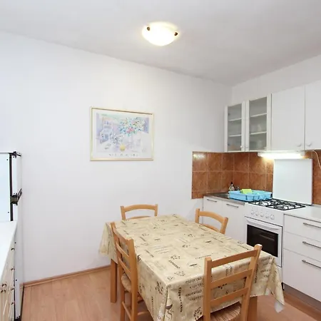 Nette In Mit Offenem Kamin By Interhome Rovigno