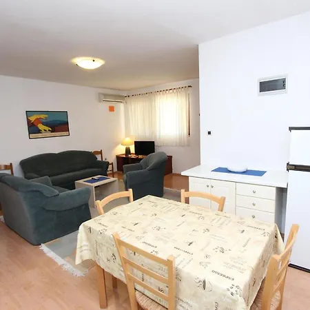 Nette In Mit Offenem Kamin By Interhome * Rovigno