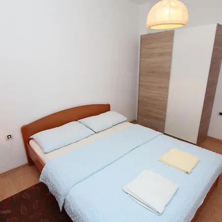 Nette In Mit Offenem Kamin By Interhome
